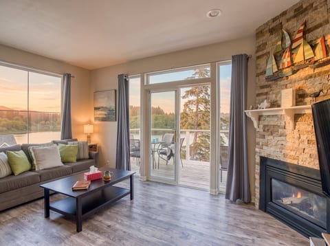 Living Room: Enjoy sunsets and serene views from this stylish retreat with fireplace charm!