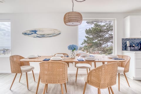 Dining Room: Savor ocean views while sharing meals in this stylish, bright space!