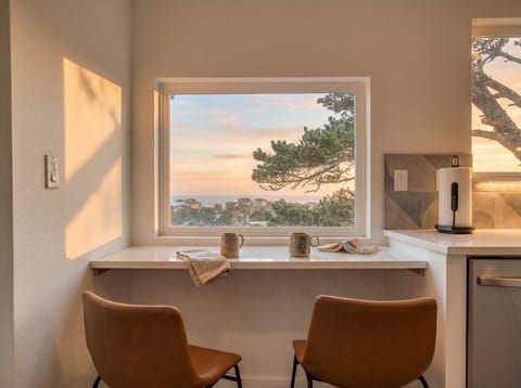 Morning coffee with ocean views in Lincoln City ☕—your perfect coastal retreat starts here. Book your Airbnb stay today and wake up to the Oregon Coast.