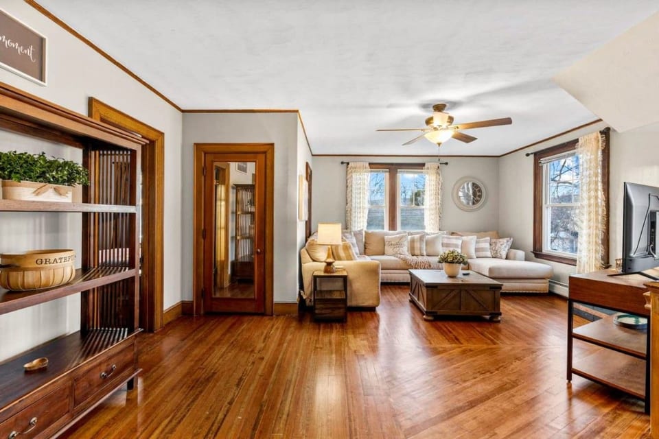 #25 *Massive* 5 BR in Downtown Southington* - Southington