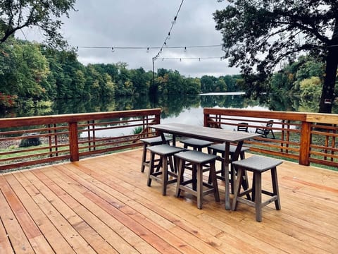 #24 *Serenity* A Lakefront Cottage Retreat