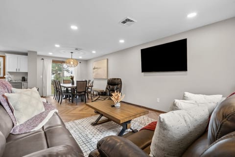 #29 - Modern 5 Bedroom/2 Bath