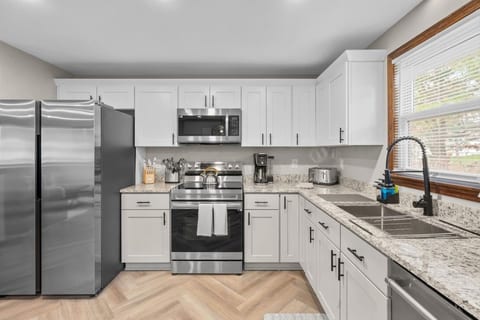 #29 - Modern 5 Bedroom/2 Bath