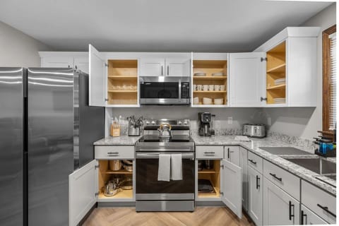 #29 - Modern 5 Bedroom/2 Bath