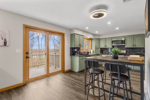 #40 - Spacious, Sleek & Cozy *Sleeps 10*