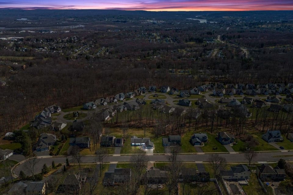 #40 - Spacious, Sleek & Cozy *Sleeps 10* - Middletown