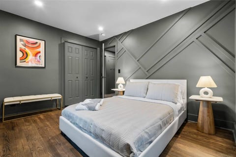 #42 - Stunning Modern 2 Br Home - 2 Min From Hwy