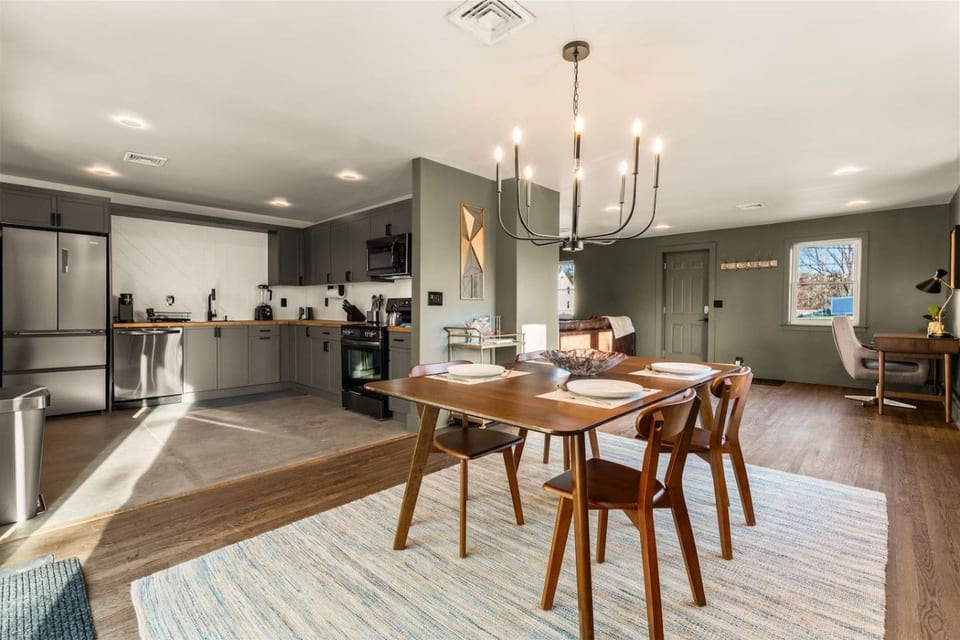 #42 - Stunning Modern 2 Br Home - 2 Min From Hwy - Berlin