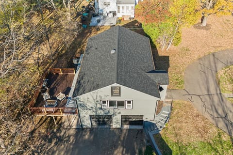 #42 - Stunning Modern 2 Br Home - 2 Min From Hwy