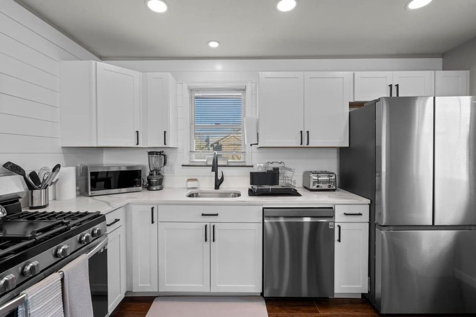 #22- 4B/2Ba- Central CT - New Britain