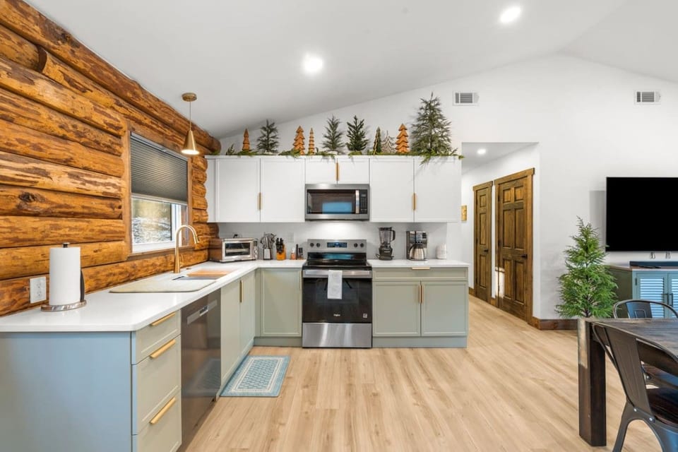 #43- Modern Luxury Log Cabin Retreat | Fire Pit - Prospect