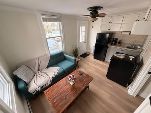 Tiny, Budget Friendly 1 Bedroom Central CT