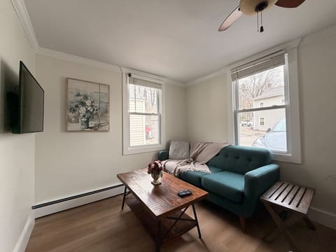 Tiny, Budget Friendly 1 Bedroom Central CT