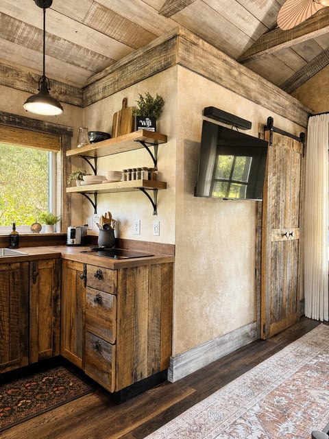 Cozy Tiny House Near Buffalo River Resort image 4