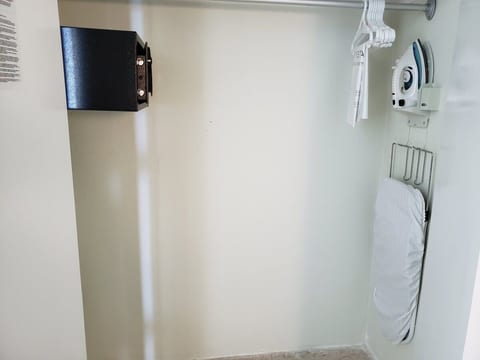 Beachfront 2BR Resort Suite in Cancún|Pool/Hot Tub image 3