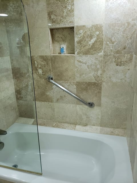Beachfront 2BR Resort Suite in Cancún|Pool/Hot Tub image 5