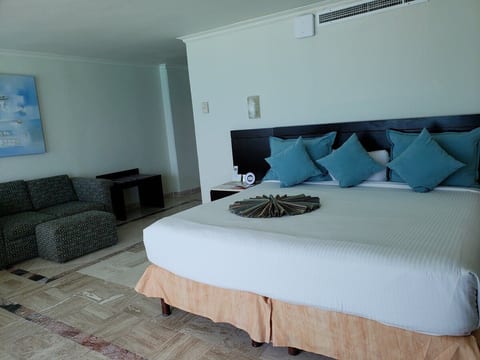 Beachfront 2BR Resort Suite in Cancún|Pool/Hot Tub image 2