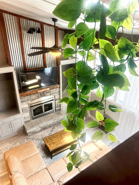 The Cavern Haus at Cavern Court | Sleeps 11-Exit 8