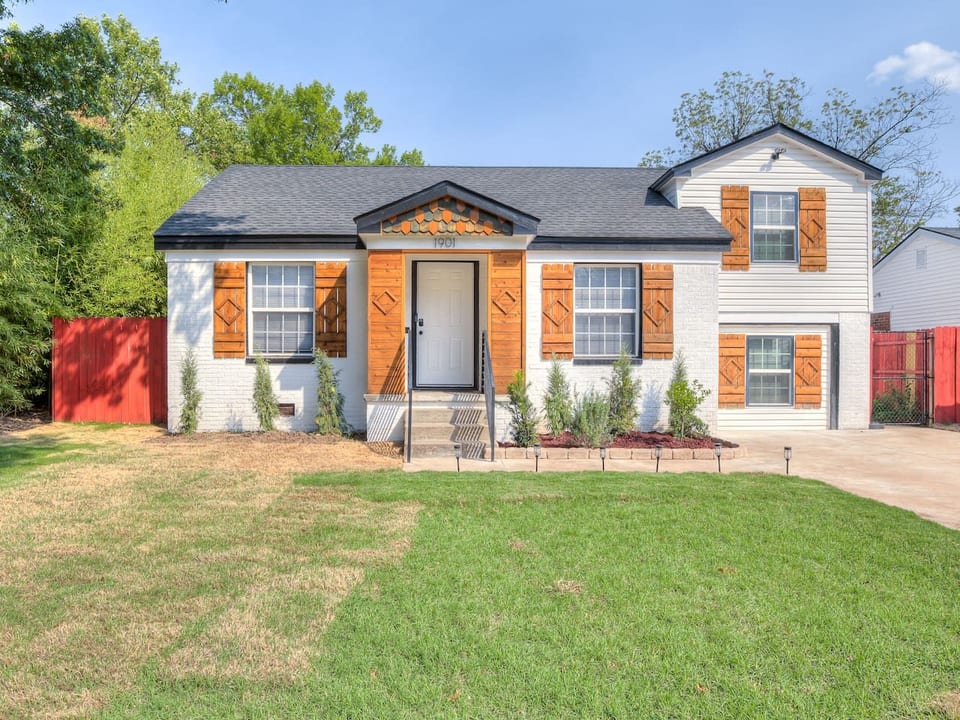 The Crimson Cottage - Norman