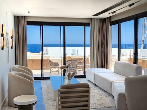 Luxury 3BR Seaview Villa Jacuzzi & Outdoor Kitchen image 1
