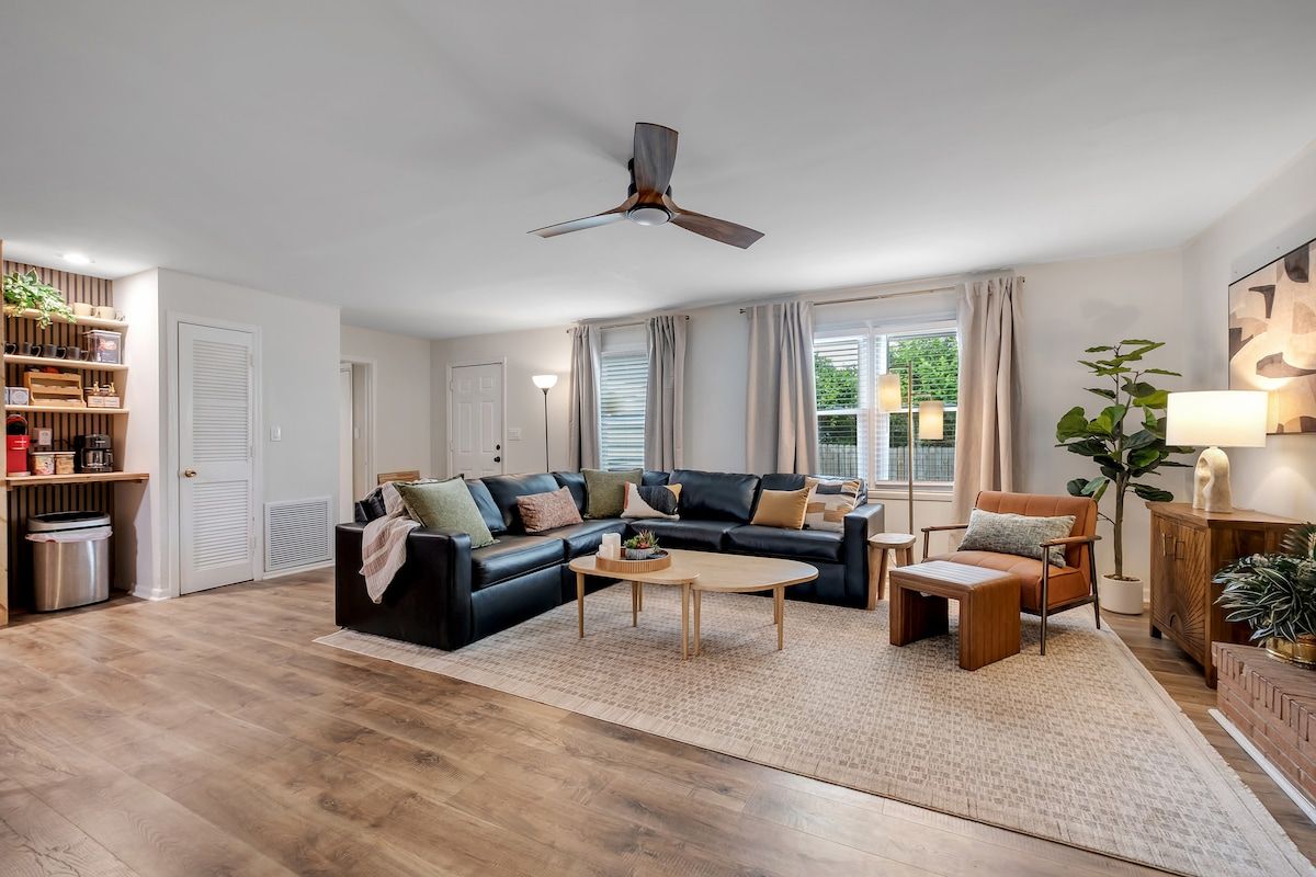 Gilded Renegade Retreat | Walk to Doak, Sleeps 10