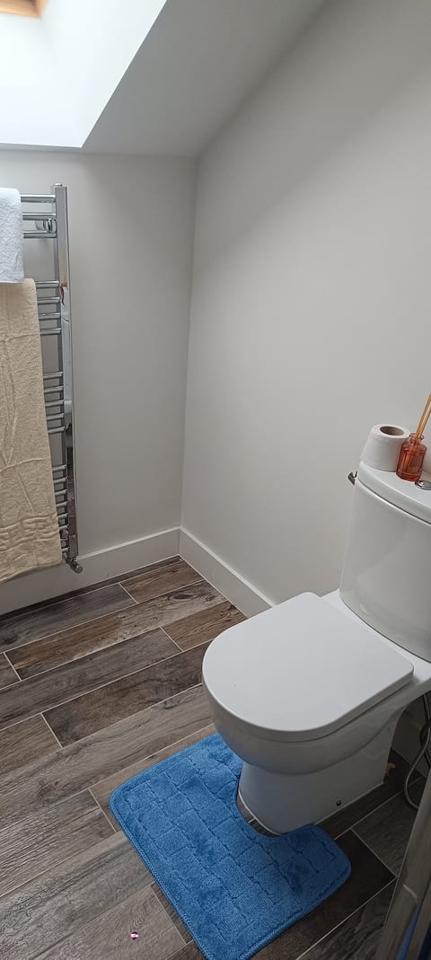 Top-Floor Deluxe King Ensuite | Steps to Red Luas image 3