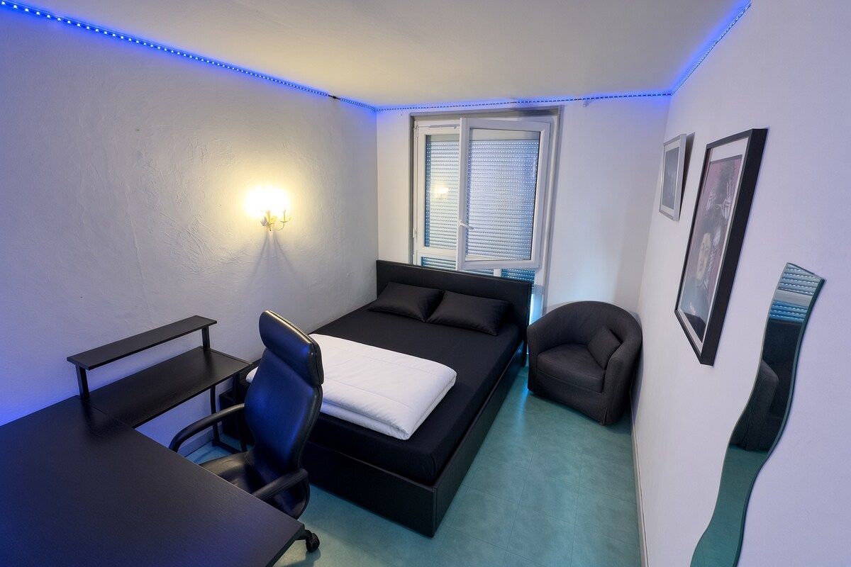 King size Bed Room 5 min Metro Paris/Orly