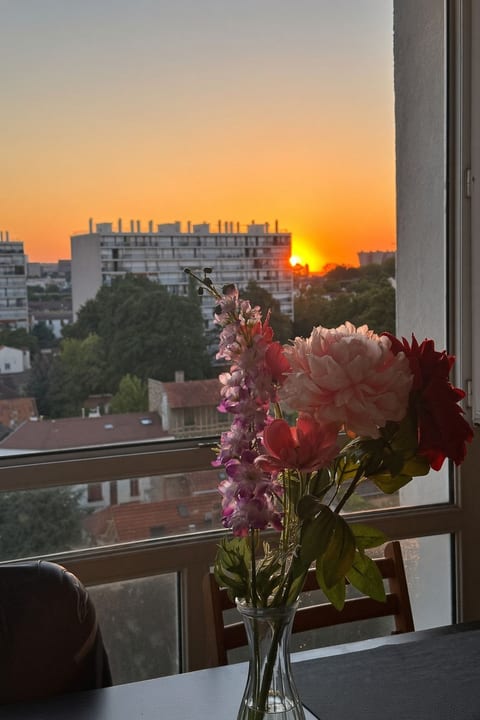 King size Bed Room 5 min Metro Paris/Orly image 4