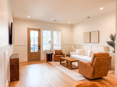 Homewood Luxury 2 Bedroom 2.5 Bath Townhome 3014