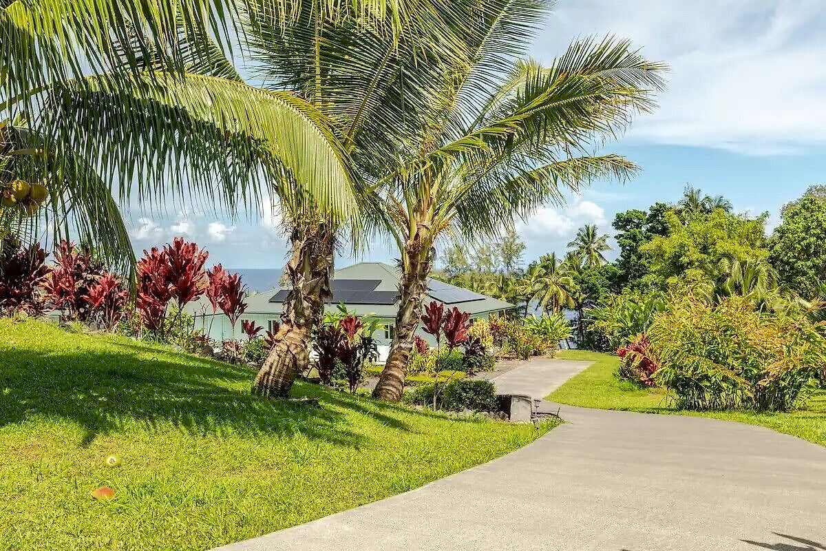 Hale Koholā | Oceanfront Near Hilo