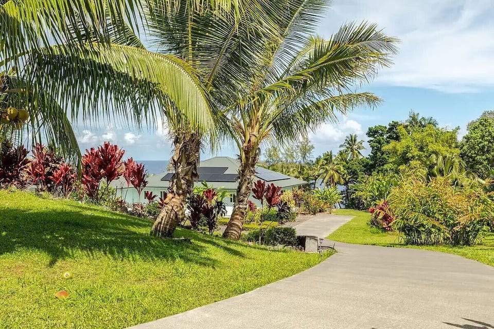 Big Island vacation rental. Private tropical retreat. Authentic Hawaii vacation.