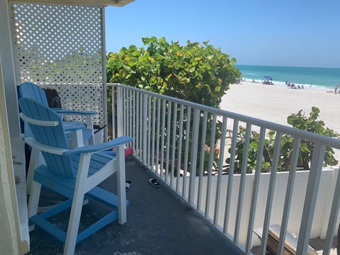 Beachfront Condo in Bradenton Beach – Gulf Views