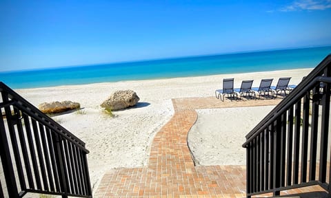 Beachfront Condo in Bradenton Beach – Gulf Views
