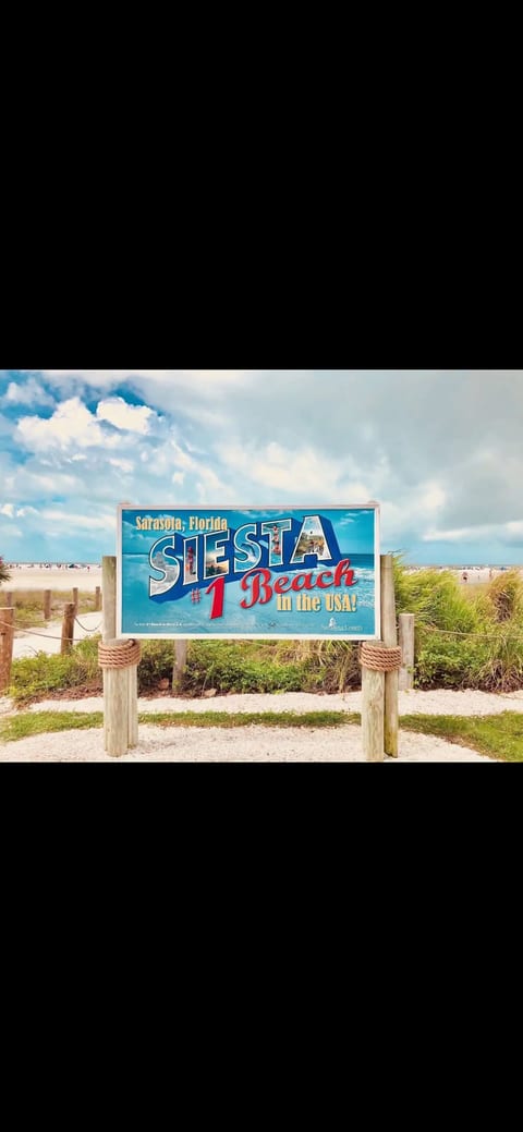 Siesta Key Village Vacation Rental – Walk to Beach