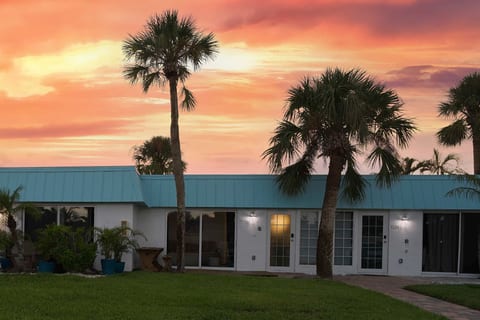 Siesta Key Village Vacation Rental – Walk to Beach