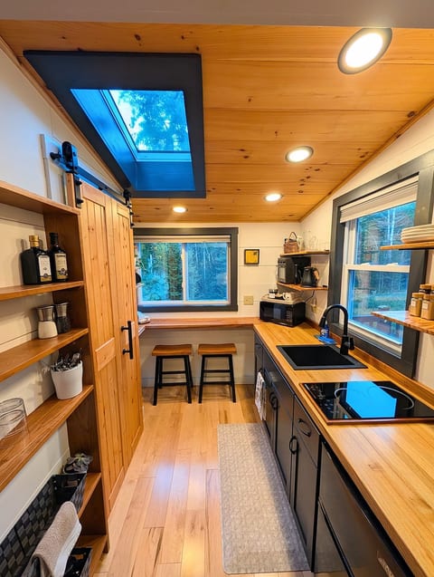 Tiny House • Hot Tub • Private Woodland Retreat image 4