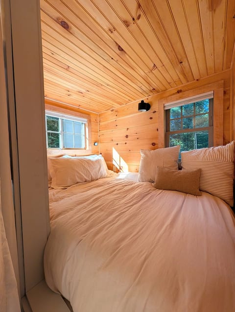 Tiny House • Hot Tub • Private Woodland Retreat image 3