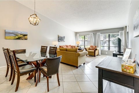 Sarasota Villa with Pool Access Tennis Near Beach image 2