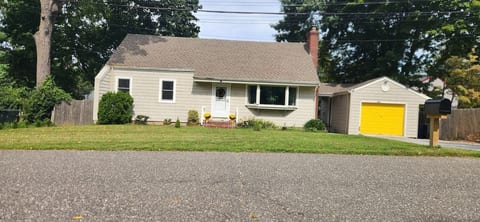 Cozy Northport Cape for Extended Stay, 2 Bedrooms image 1