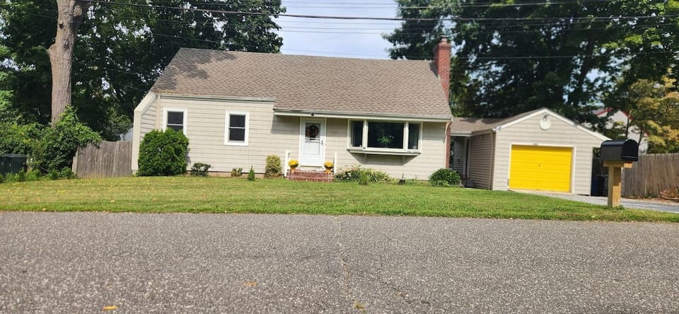 Cozy Northport Cape for Extended Stay, 2 Bedrooms image 1