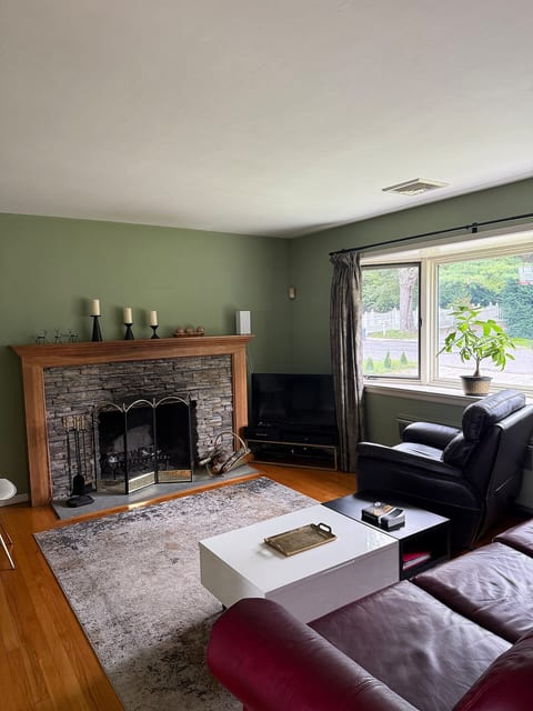 Cozy Northport Cape for Extended Stay, 2 Bedrooms image 5
