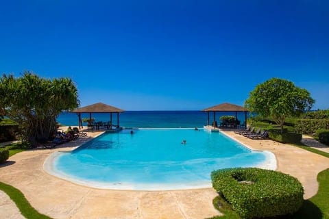 resort pool