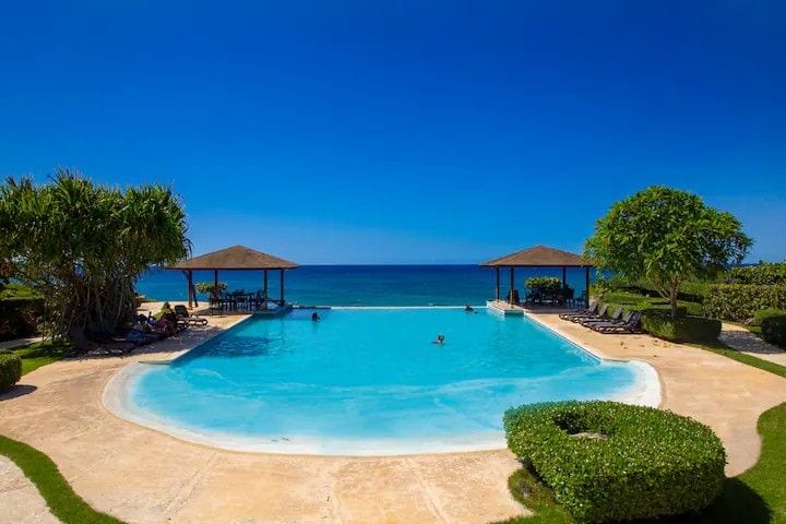 resort pool