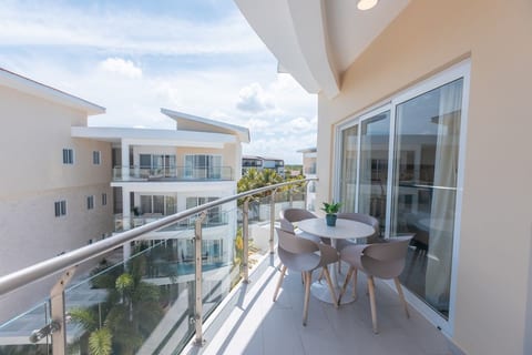 Playa Coral H41 3BR- Beach front Playa Coral H41
