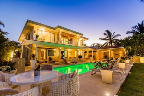 Villa Paradiso Luxury - Golf, Pool, Staff included