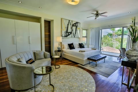 Villa Paradiso Luxury - Golf, Pool, Staff included