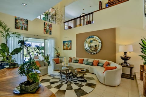 Villa Paradiso Luxury - Golf, Pool, Staff included