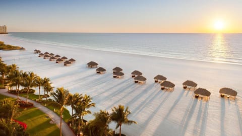 Walk to the Beach & Everywhere! Private Pool!
