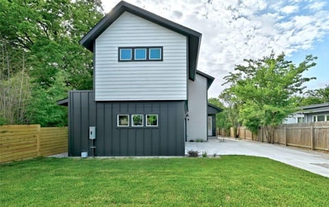 The Providence Cozy – Austin Monthly Stay image 5