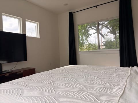 Downtown-Close Master Bedroom · Austin image 4